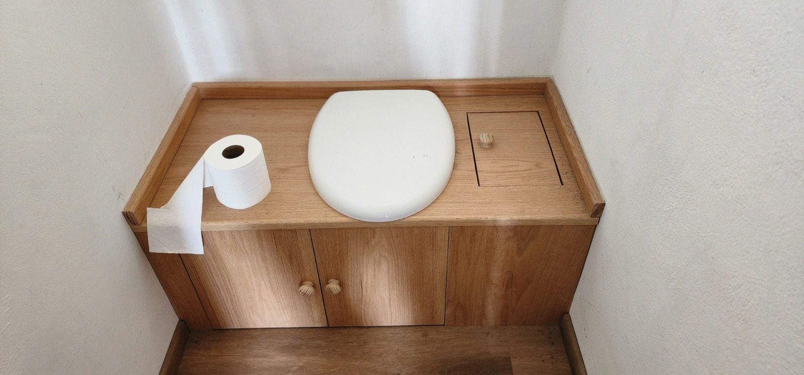 Baño seco terminado en madera